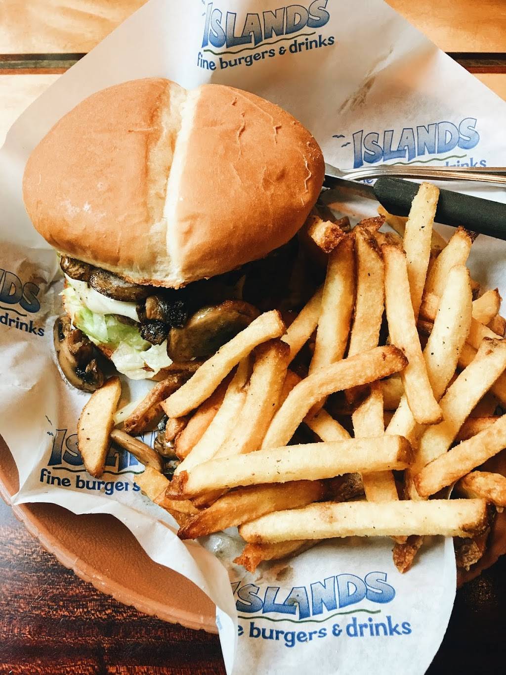 Islands Restaurant Manhattan Beach | restaurant | 3200 N Sepulveda Blvd, Manhattan Beach, CA 90266, USA | 3105464456 OR +1 310-546-4456