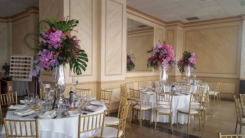 Giando on the Water | restaurant | 400 Kent Ave, Brooklyn, NY 11249, USA | 7183877000 OR +1 718-387-7000