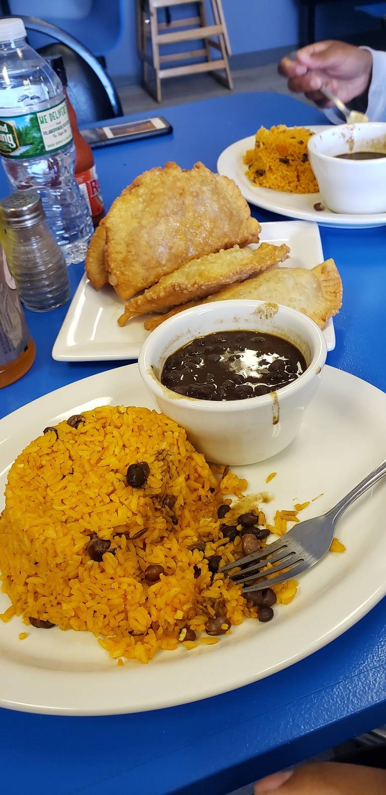 La Isla Restaurant | restaurant | 1100 North St, Endicott, NY 13760, USA | 6073217915 OR +1 607-321-7915