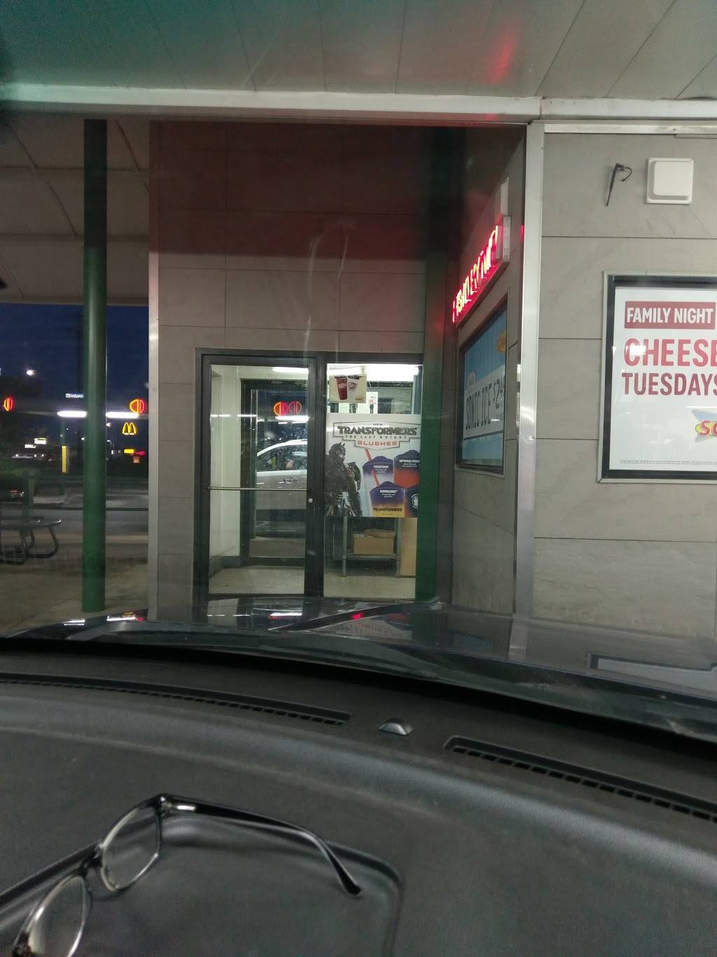 Sonic Drive-In | restaurant | 973 Bandera Rd, San Antonio, TX 78228, USA | 2104334370 OR +1 210-433-4370