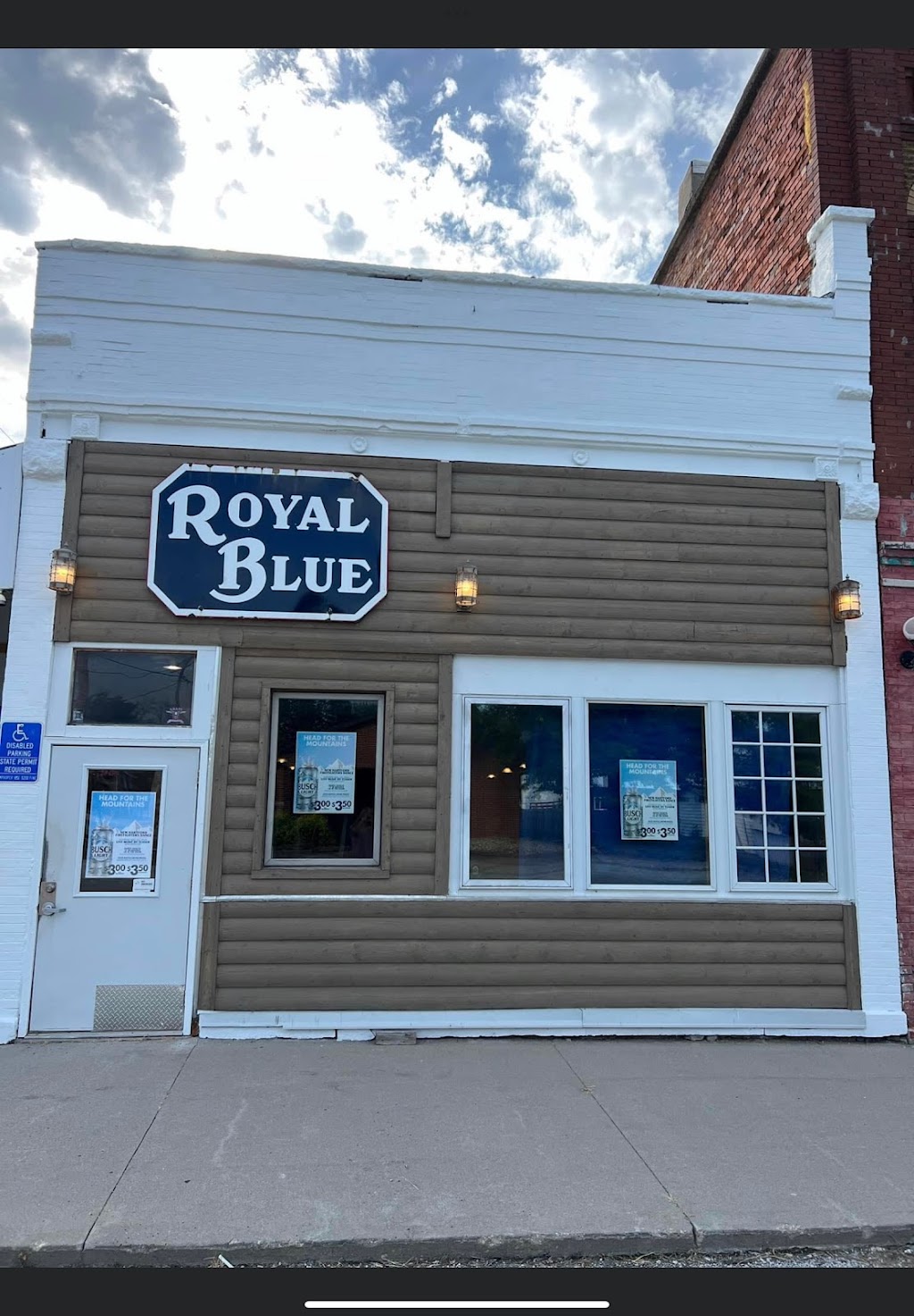 The Royal Blue | restaurant | 422 Packwaukee St, New Hartford, IA 50660, USA | 3192319468 OR +1 319-231-9468