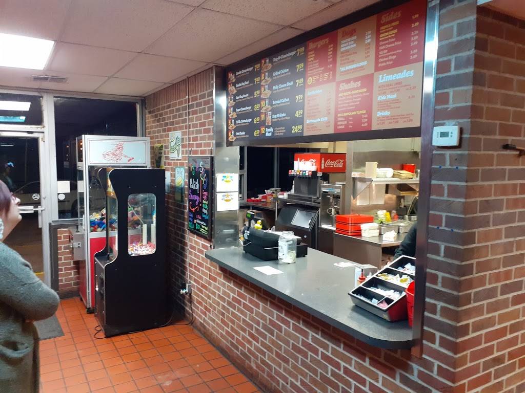 Dog-N-Shake | restaurant | 4323 S Seneca St, Wichita, KS 67217, USA | 3165227362 OR +1 316-522-7362