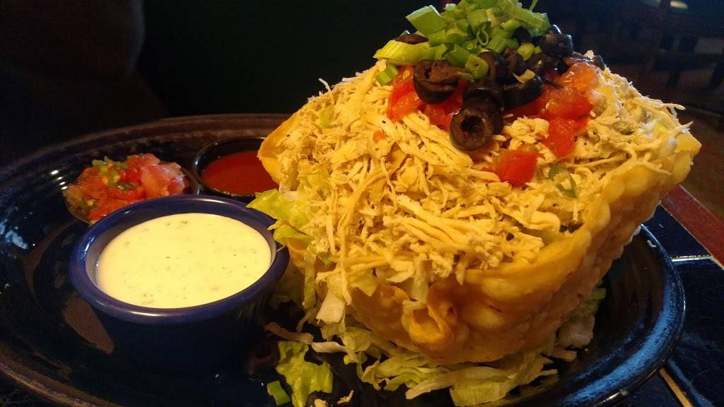 Fernandos On Pacific | restaurant | 7555 Pacific St, Omaha, NE 68114, USA | 4023998006 OR +1 402-399-8006