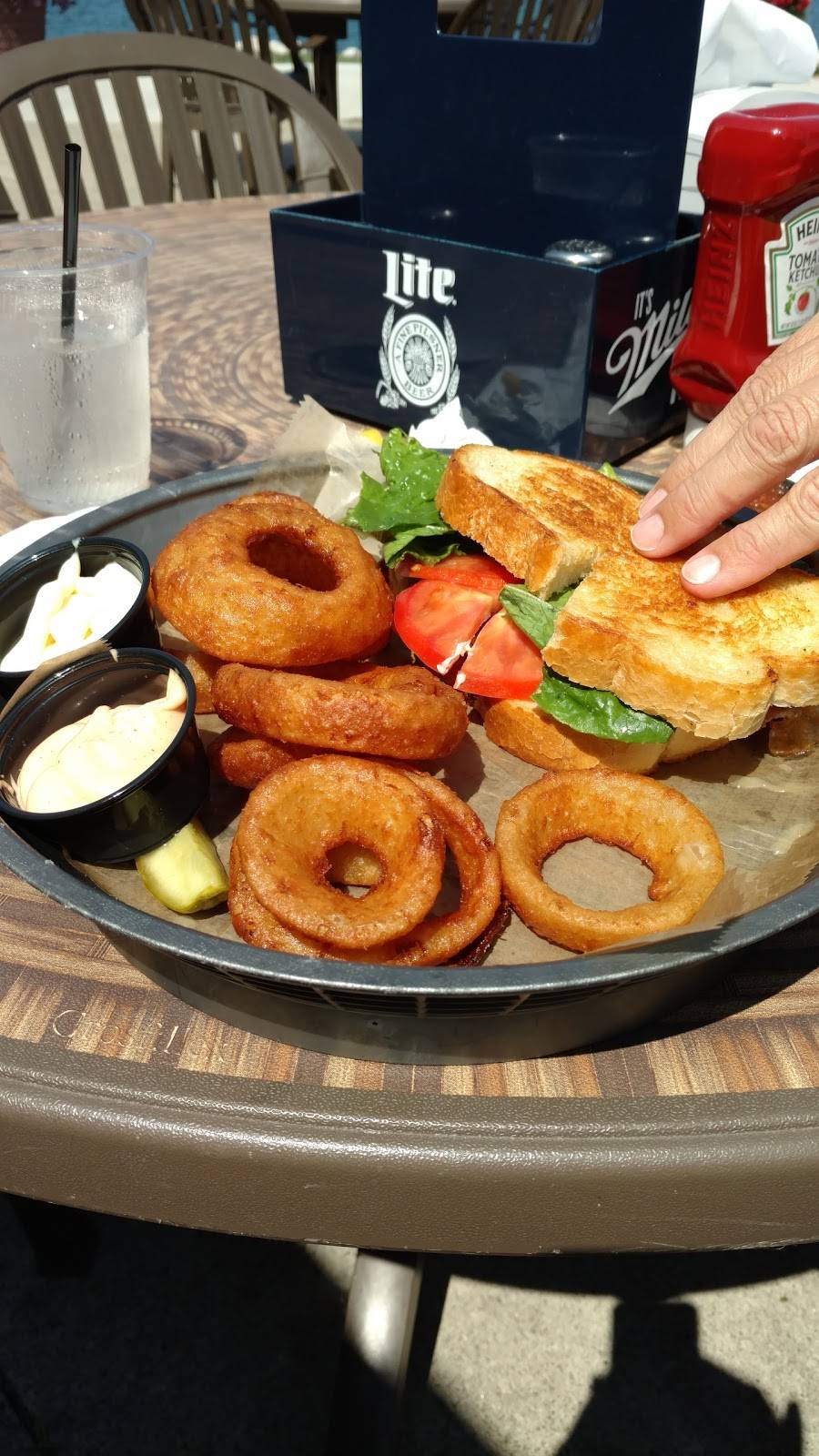 East 55th on the Lake | restaurant | 5555 N Marginal Rd, Cleveland, OH 44114, USA | 2164313280 OR +1 216-431-3280