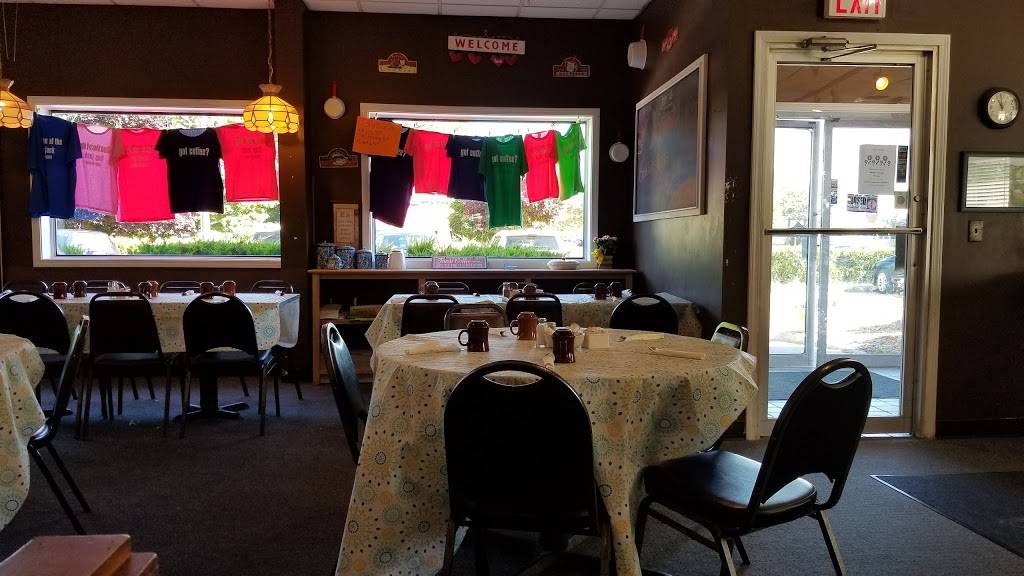 Flap Jack Family Restaurant | restaurant | 102 W Carpenter St, Charlevoix, MI 49720, USA | 2315476466 OR +1 231-547-6466