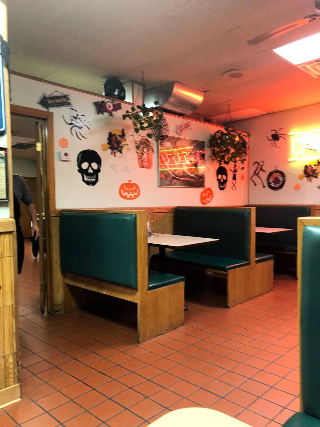 Ciprianis Pizza | restaurant | 5840 W 63rd St, Chicago, IL 60638, USA | 7735823747 OR +1 773-582-3747