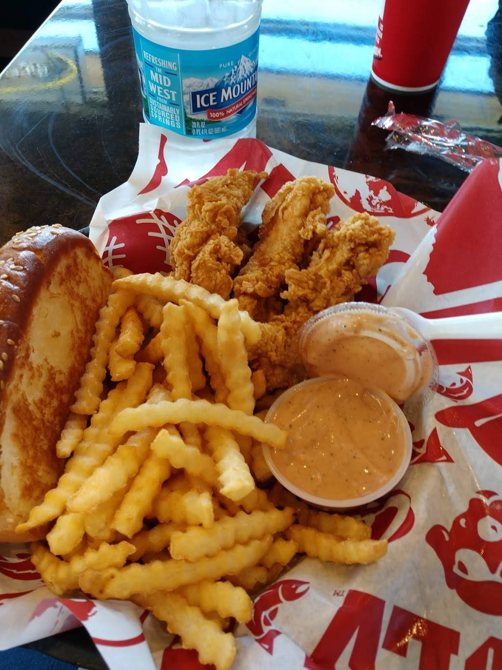 Raising Canes Chicken Fingers | meal takeaway | 730 Commons Dr, Woodbury, MN 55125, USA | 6517319298 OR +1 651-731-9298