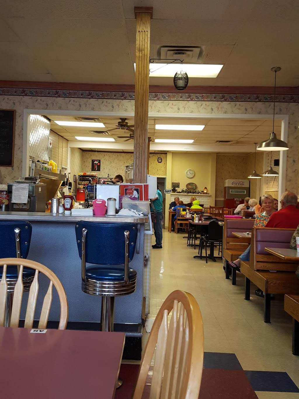 Jefferson Fountain | restaurant | 22 N Jefferson Cir, Oak Ridge, TN 37830, USA | 8654821141 OR +1 865-482-1141