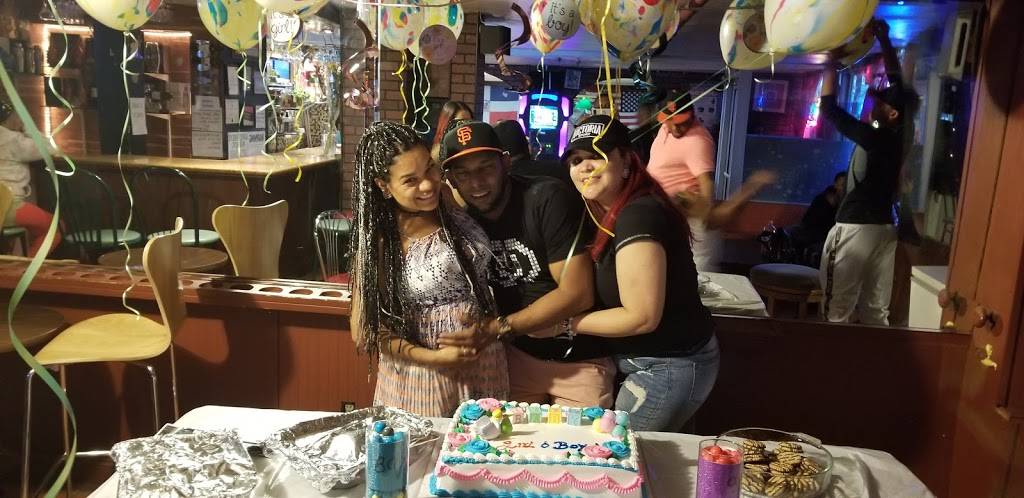 Stadium pizza | restaurant | 115 E 157th St, The Bronx, NY 10451, USA | 7182922603 OR +1 718-292-2603