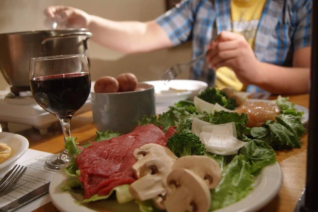 Meule Et Caquelon | restaurant | 74 Boulevard Gréber, Gatineau, QC J8T 3P8, Canada | 8192466962 OR +1 819-246-6962