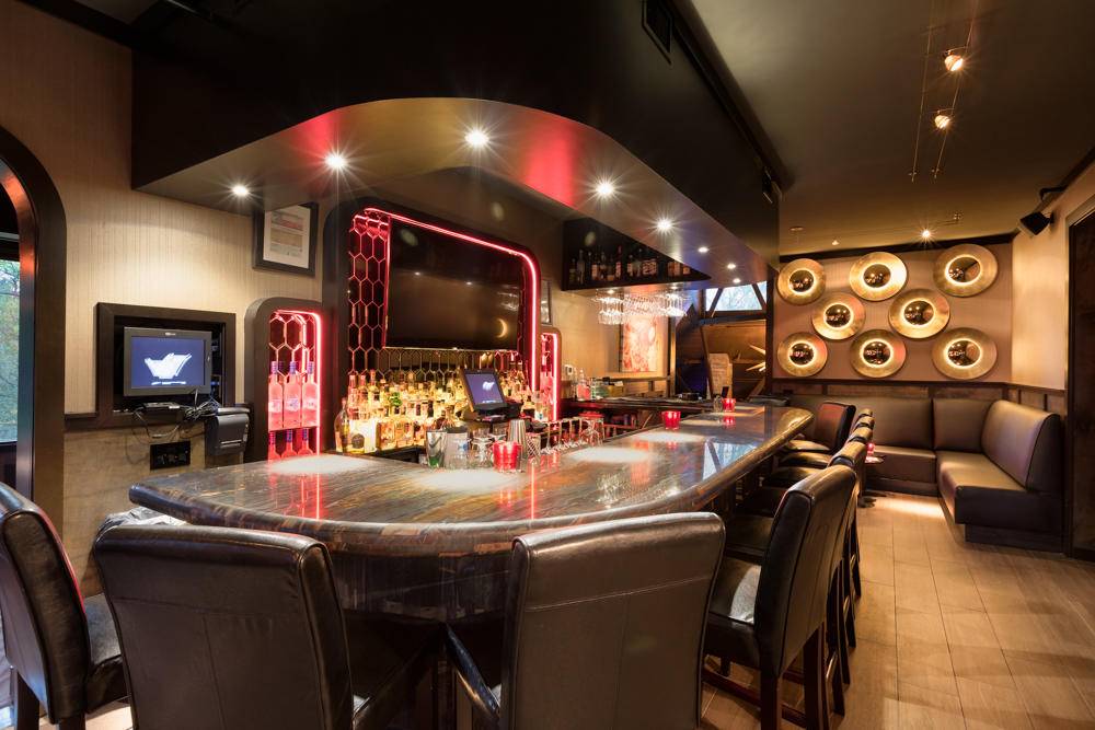 Brenners on the Bayou | restaurant | 1 Birdsall St, Houston, TX 77007, USA | 7138684444 OR +1 713-868-4444