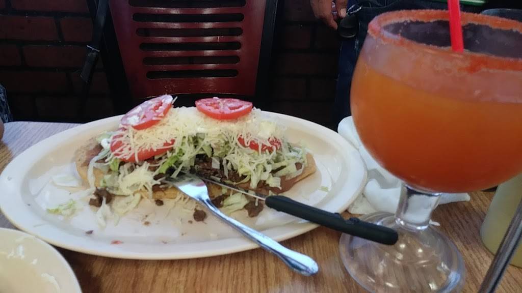 Birrieria Aguinaga | restaurant | 105 Main St, Garland, TX 75040, USA | 2147035130 OR +1 214-703-5130