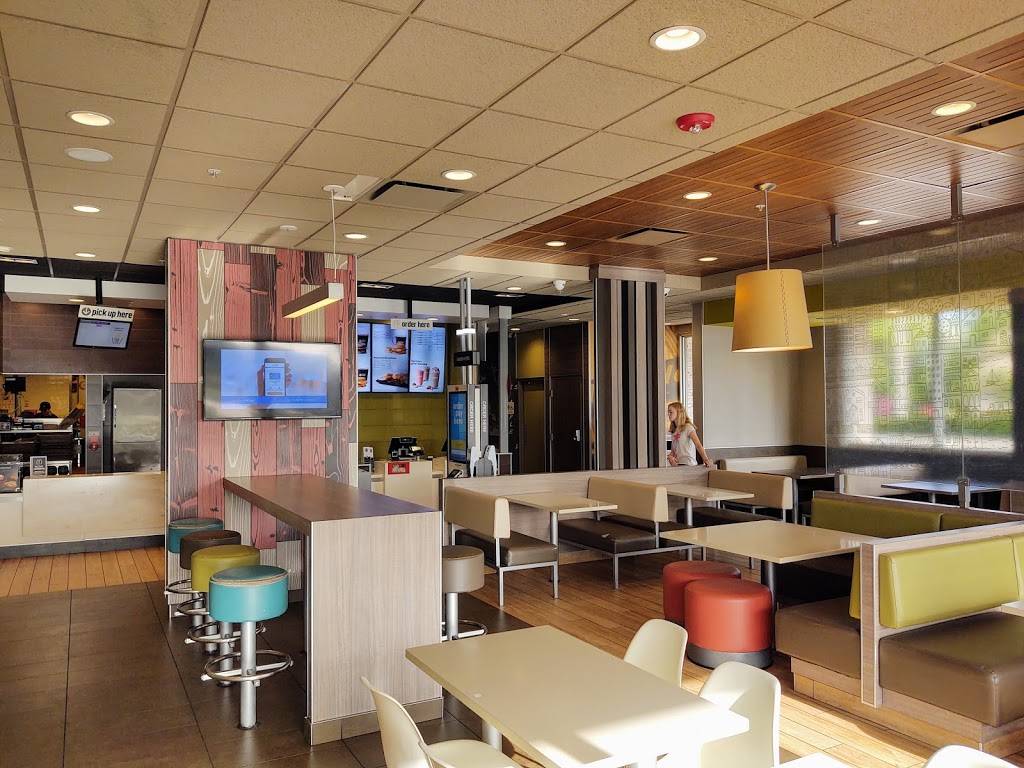 McDonalds | cafe | 6405 Nova Dr, Davie, FL 33317, USA | 9544242408 OR +1 954-424-2408