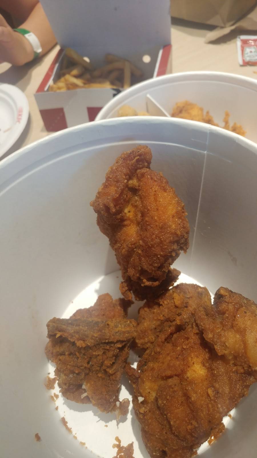 KFC | meal delivery | 7 King St, Delhi, ON N4B 1X5, Canada | 5195822310 OR +1 519-582-2310