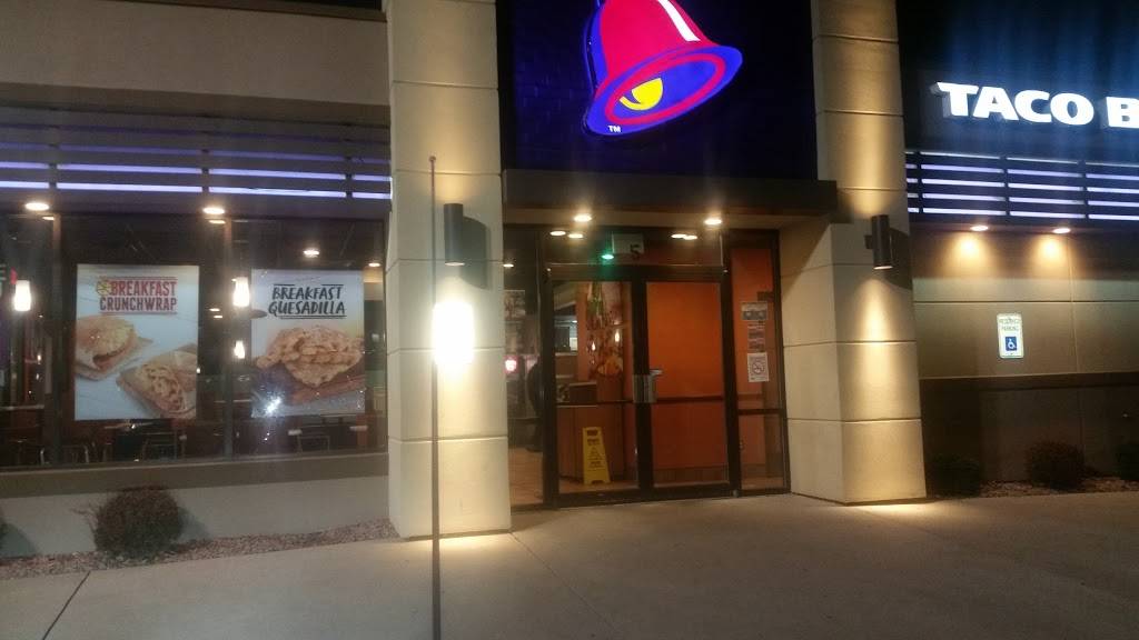 Taco Bell | meal takeaway | 5 S Belt W, Belleville, IL 62220, USA | 6182362410 OR +1 618-236-2410