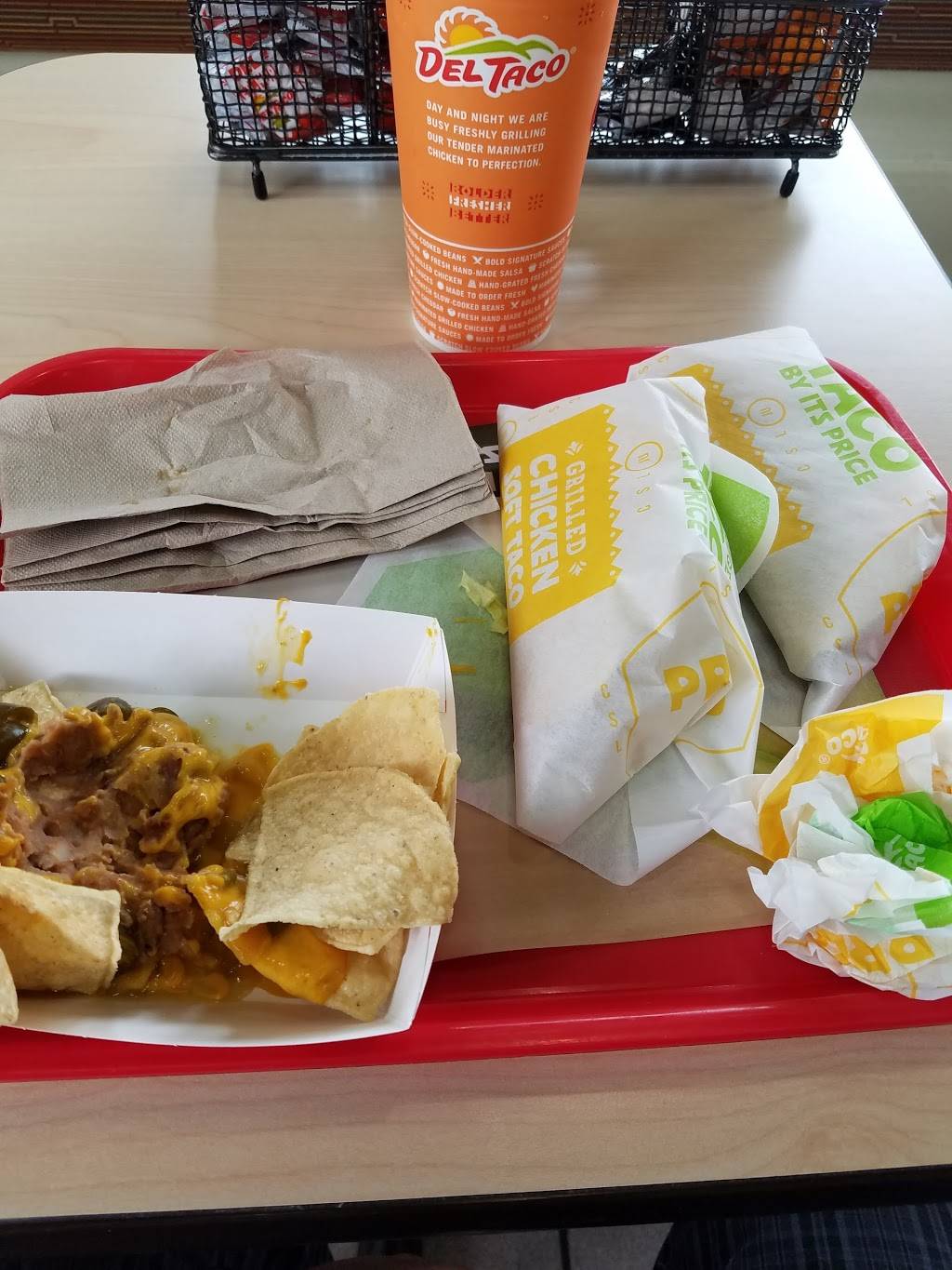 Del Taco | meal takeaway | 3106 Sports Arena Blvd, San Diego, CA 92110, USA | 6192218226 OR +1 619-221-8226