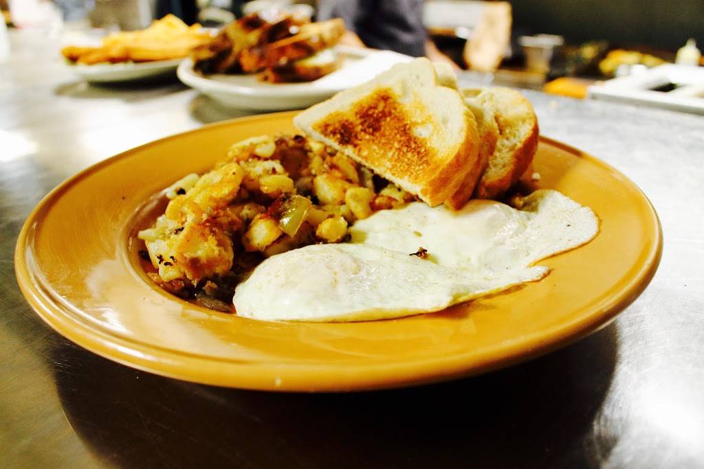 CrossPark Family Restaurant | restaurant | 1121 E Union St, Newark, NY 14513, USA | 3153319120 OR +1 315-331-9120