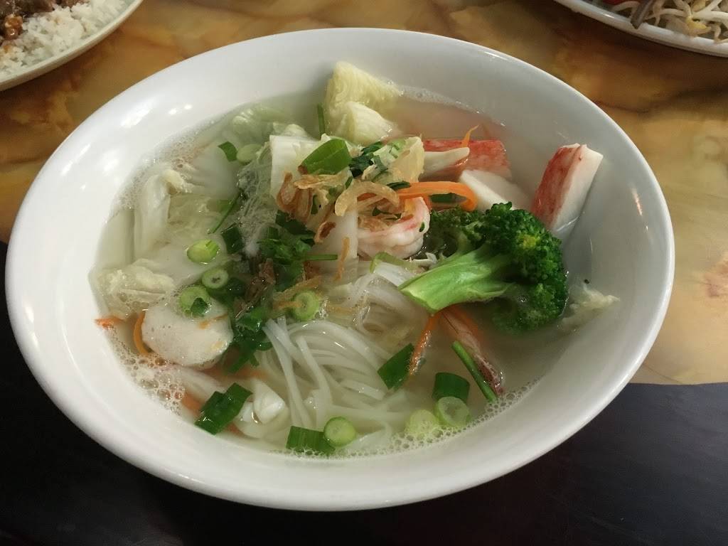 Paris Pho | restaurant | 1717 Rue Poirier, Saint-Laurent, QC H4L 1J4, Canada | 5147474493 OR +1 514-747-4493