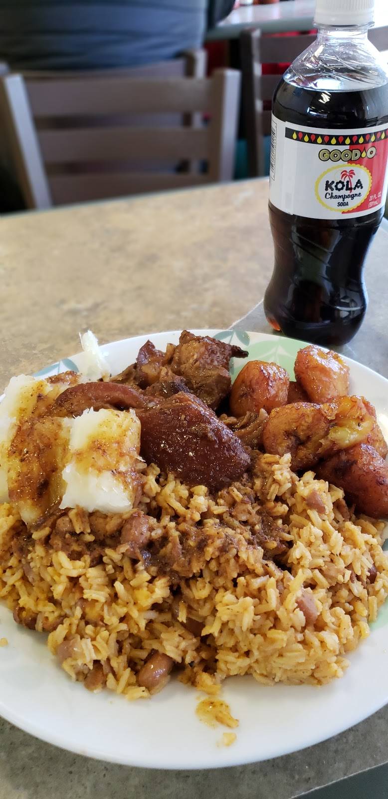 Villamar Caribbean Restaurant | restaurant | 31 White St, Haverhill, MA 01830, USA | 9783734090 OR +1 978-373-4090