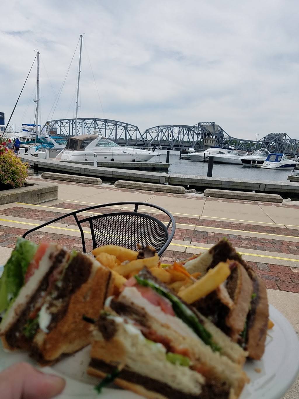 Stone Harbor Restaurant & Pub | restaurant | 107 N 1st Ave, Sturgeon Bay, WI 54235, USA | 9207469004 OR +1 920-746-9004