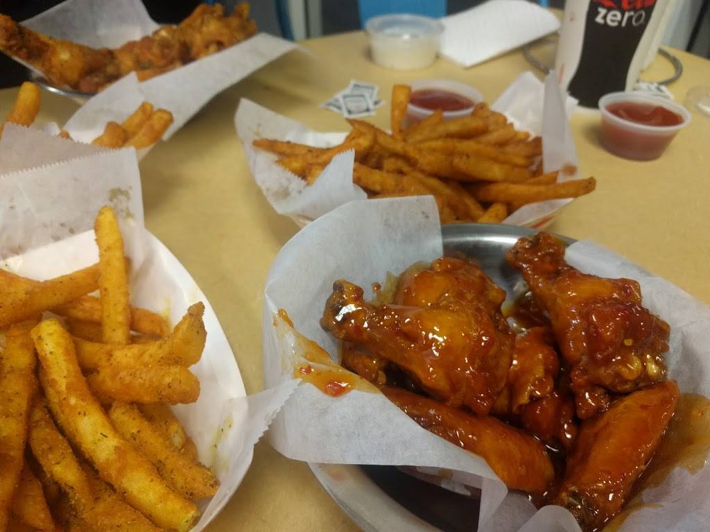 Crazy Mikes Wings | restaurant | 5350 W Bell Rd #130, Glendale, AZ 85308, USA | 6234636881 OR +1 623-463-6881