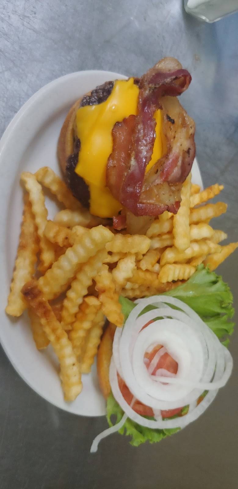 Gussys Bar and Grill | restaurant | 28648 IA-92, Ainsworth, IA 52201, USA | 3196572006 OR +1 319-657-2006