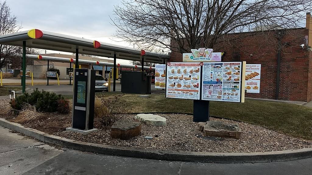 Sonic Drive-In | restaurant | 1510 N Summit St, Arkansas City, KS 67005, USA | 6204428302 OR +1 620-442-8302