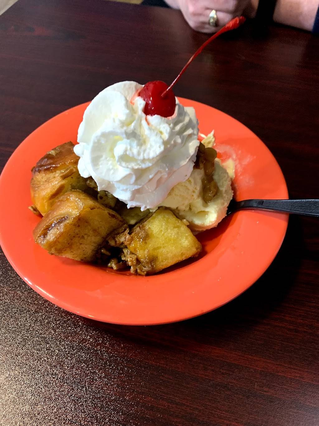 Pretzel Pizza Cafe & Creamery | restaurant | 28 Frederick St, Hanover, PA 17331, USA | 7179692125 OR +1 717-969-2125