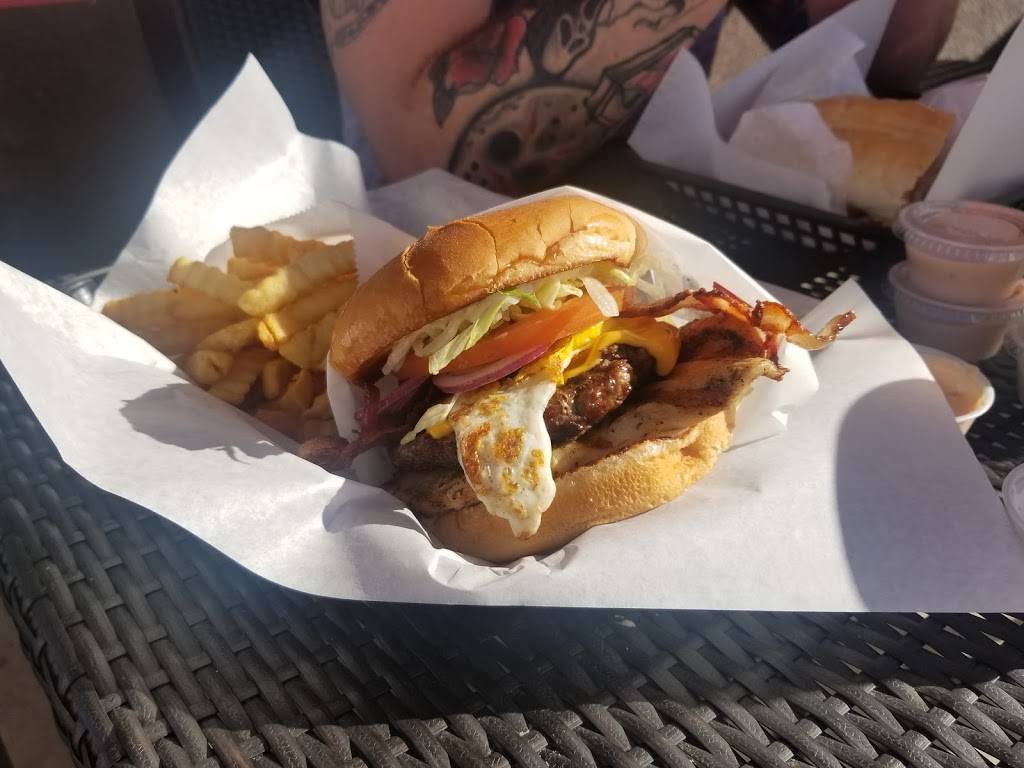 Rogers Burgers | restaurant | 2320 W Victory Blvd, Burbank, CA 91506, USA | 8188466620 OR +1 818-846-6620