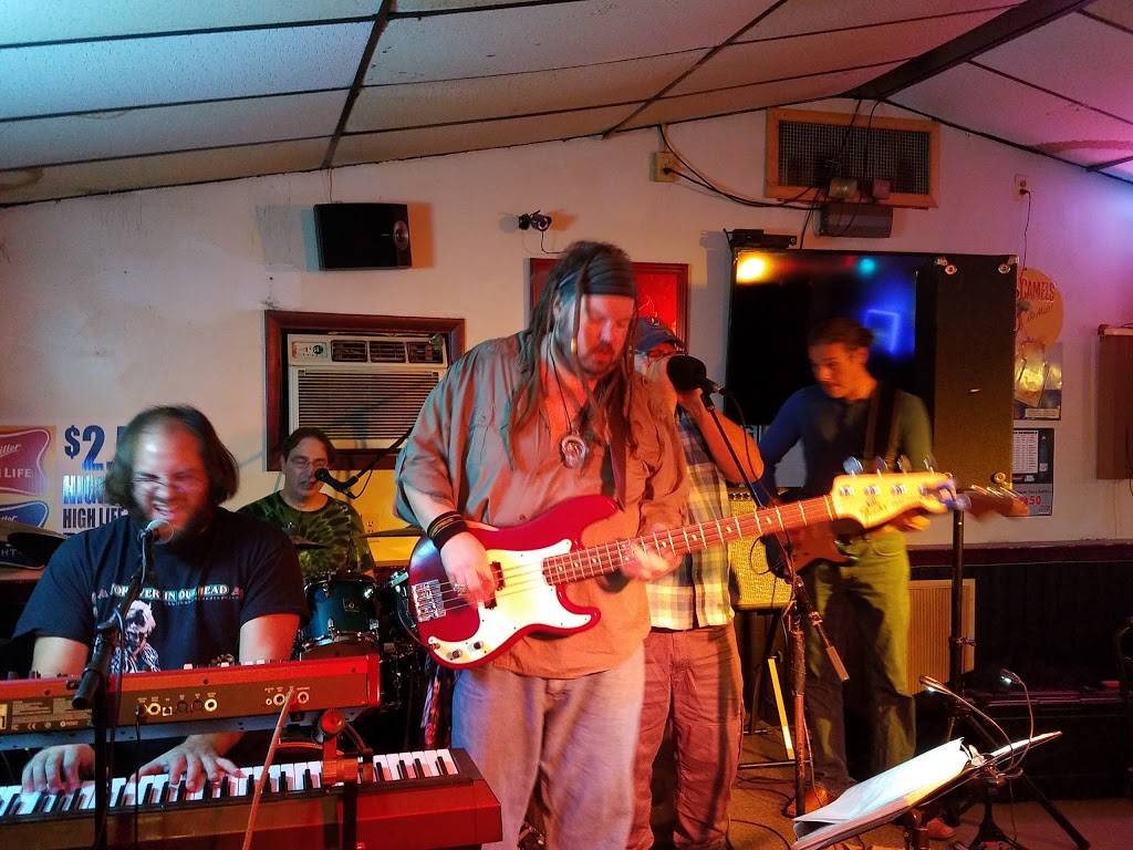 Debbies Place | restaurant | 246 E Street Rd, Warminster, PA 18974, USA | 2156755955 OR +1 215-675-5955