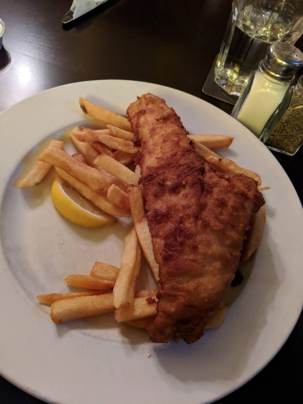 The Queens Head British Pub | restaurant | 118 Dunn St, Oakville, ON L6J 3E1, Canada | 9058423070 OR +1 905-842-3070