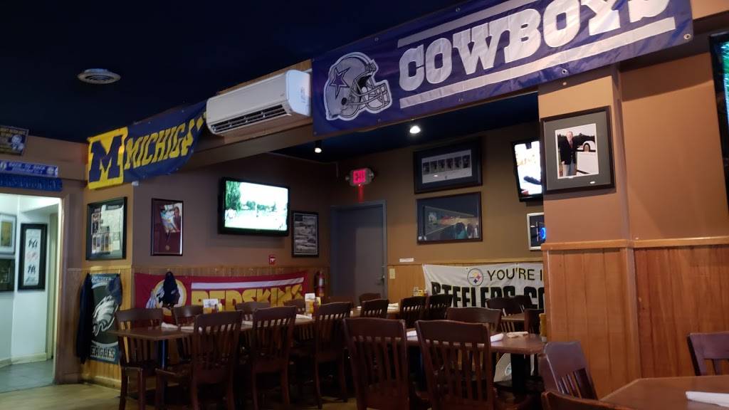 Maxies Grill & Tap Room | restaurant | 35 McIntyre Rd, Pinehurst, NC 28374, USA | 9104202181 OR +1 910-420-2181