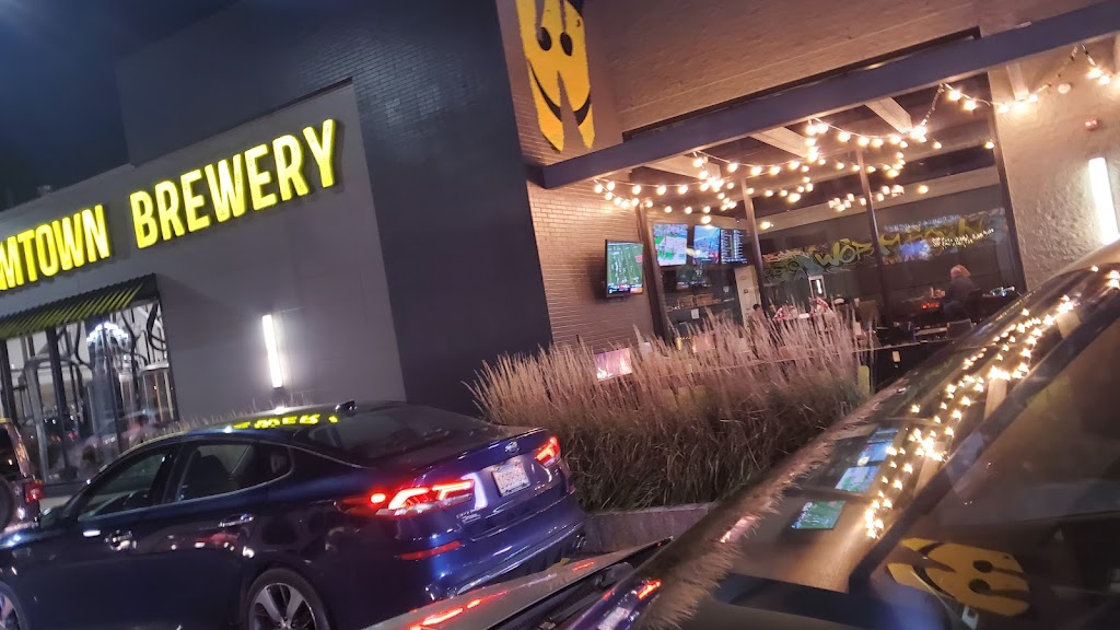 Wormtown Brewery Patriot Place | restaurant | 250 Patriot Pl, Foxborough, MA 02035, USA | 7742155403 OR +1 774-215-5403