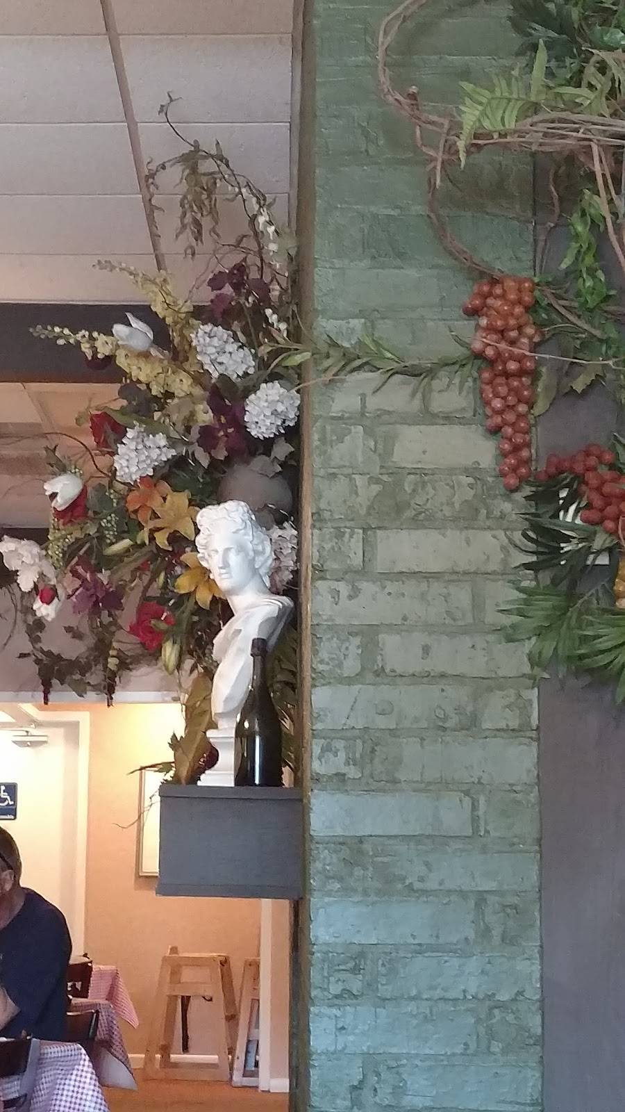 Colichias Italian Village | restaurant | 5601 E Parkway St, Groves, TX 77619, USA | 4099627711 OR +1 409-962-7711