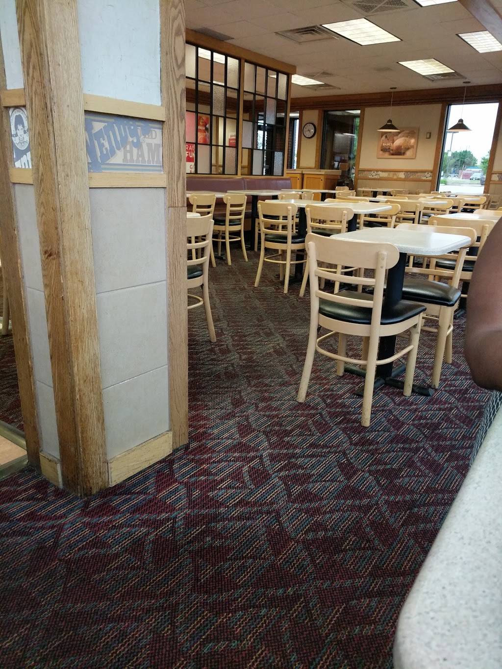 Wendys | restaurant | 2050 Silvernail Rd, Pewaukee, WI 53072, USA | 2625210718 OR +1 262-521-0718