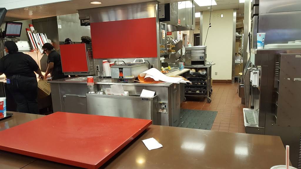 Wendys | restaurant | 4605 Chef Menteur Hwy, New Orleans, LA 70126, USA | 5043568602 OR +1 504-356-8602