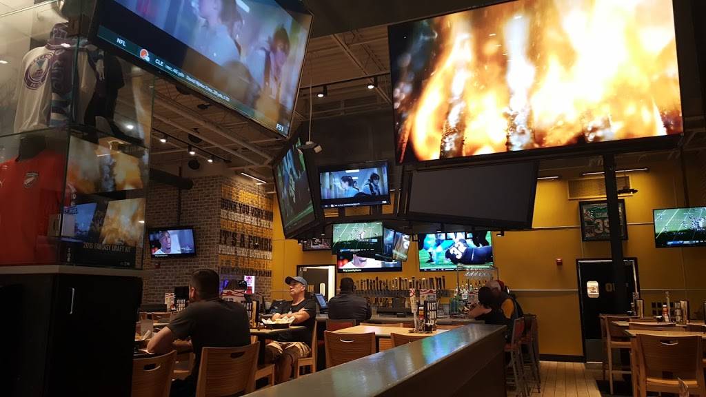 Buffalo Wild Wings | meal takeaway | 7191 Lake Andrew Dr, Melbourne, FL 32940, USA | 3216380882 OR +1 321-638-0882