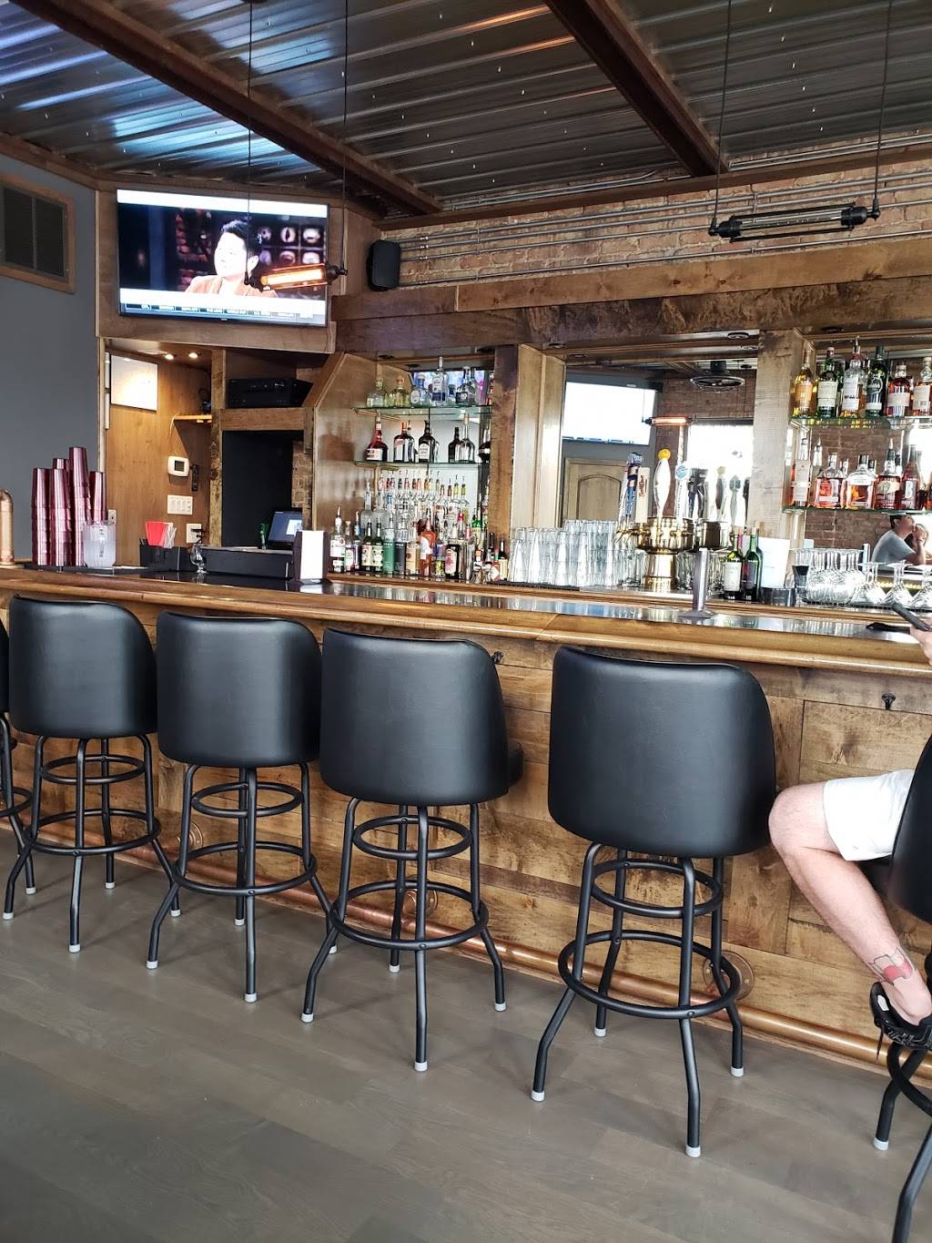 Docs Grey Horse Saloon & Eatery | restaurant | 5440 S Narragansett Ave, Chicago, IL 60638, USA | 7734247720 OR +1 773-424-7720