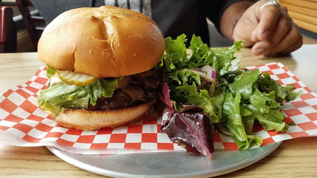 Papa Maks Burgers | restaurant | 3755 Noriega St, San Francisco, CA 94122, USA | 4153403171 OR +1 415-340-3171