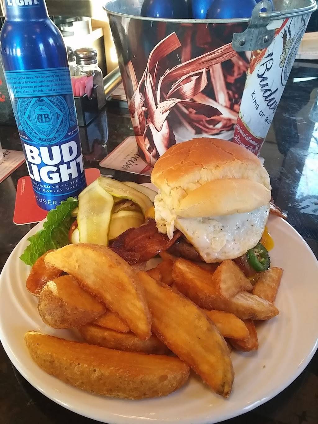 Roux Royale Bar & Bistro | restaurant | 3331 Rue Royale, St Charles, MO 63301, USA | 6369250941 OR +1 636-925-0941