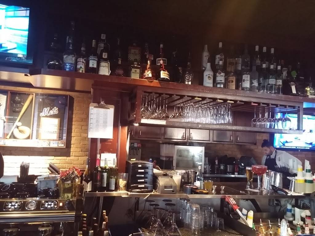 Houlihans | restaurant | 706 NJ-17, Ramsey, NJ 07446, USA | 2019347222 OR +1 201-934-7222