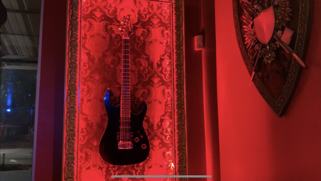 Heresy Rock and Roll Grill | restaurant | 1230 H St Suite C-D, Bakersfield, CA 93301, USA | 6618437752 OR +1 661-843-7752