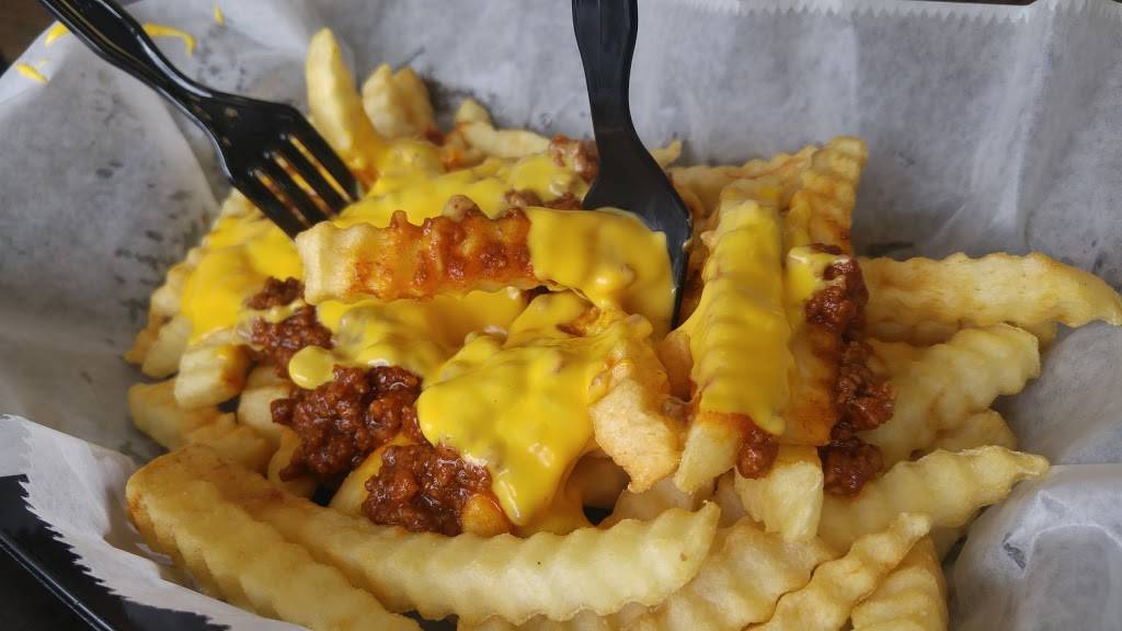 Tha Dawg House | restaurant | 1060 E Main St, Pulaski, VA 24301, USA | 5409802275 OR +1 540-980-2275