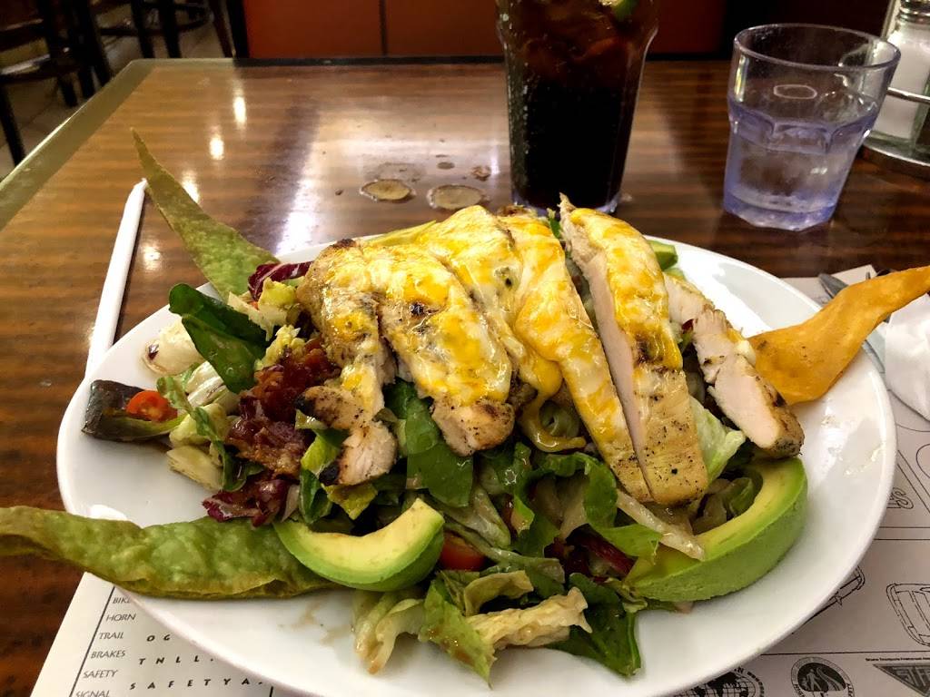 Tom Sawyer Diner | restaurant | 98 E Ridgewood Ave, Paramus, NJ 07652, USA | 2012620111 OR +1 201-262-0111