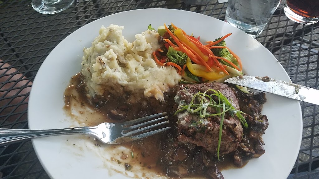 Sweet Lorraines | restaurant | 384 Main St, Quincy, CA 95971, USA | 5302835300 OR +1 530-283-5300