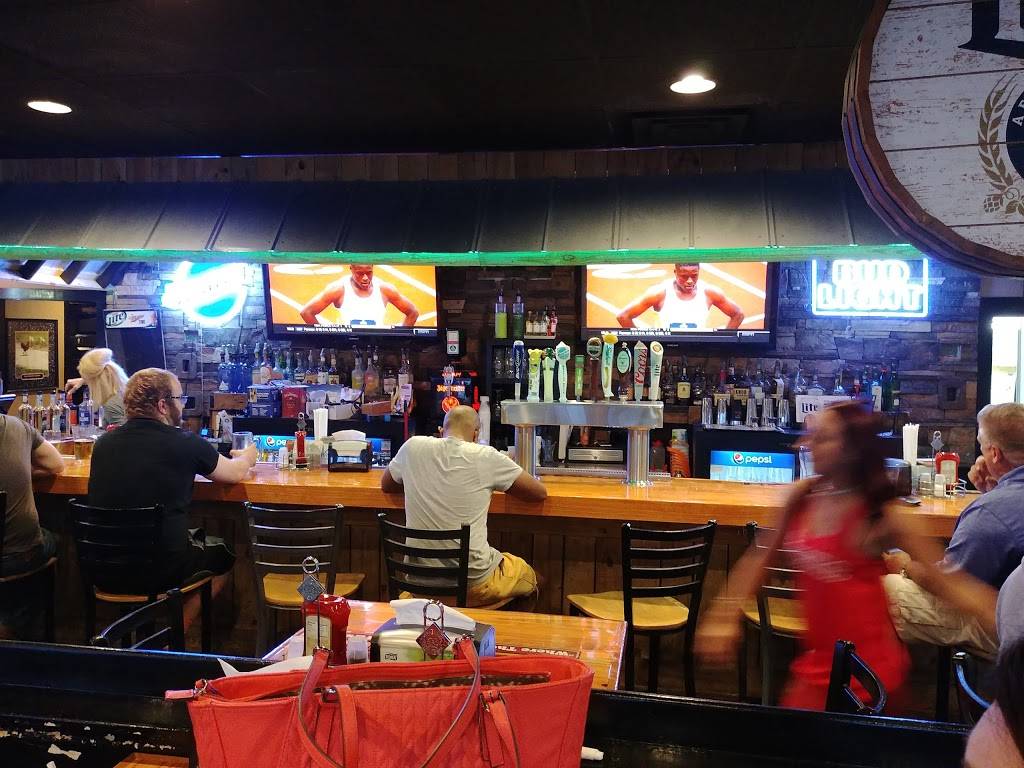 Cluckers | restaurant | 100 W Riverside Dr, Jeffersonville, IN 47130, USA | 8125903662 OR +1 812-590-3662