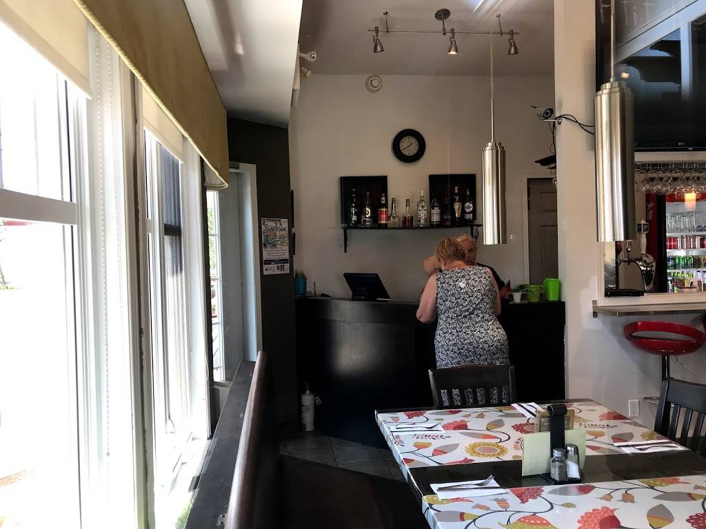 Au Petit Relais | restaurant | 1242 Rue Principale, Batiscan, QC G0X 1A0, Canada | 4183620335 OR +1 418-362-0335