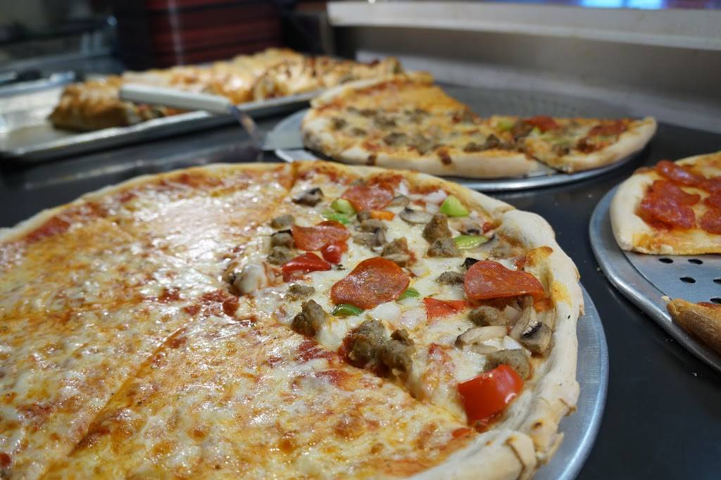 Johnnys Pizza Shop | restaurant | 2520 Golf Rd, Eau Claire, WI 54701, USA | 7155522725 OR +1 715-552-2725