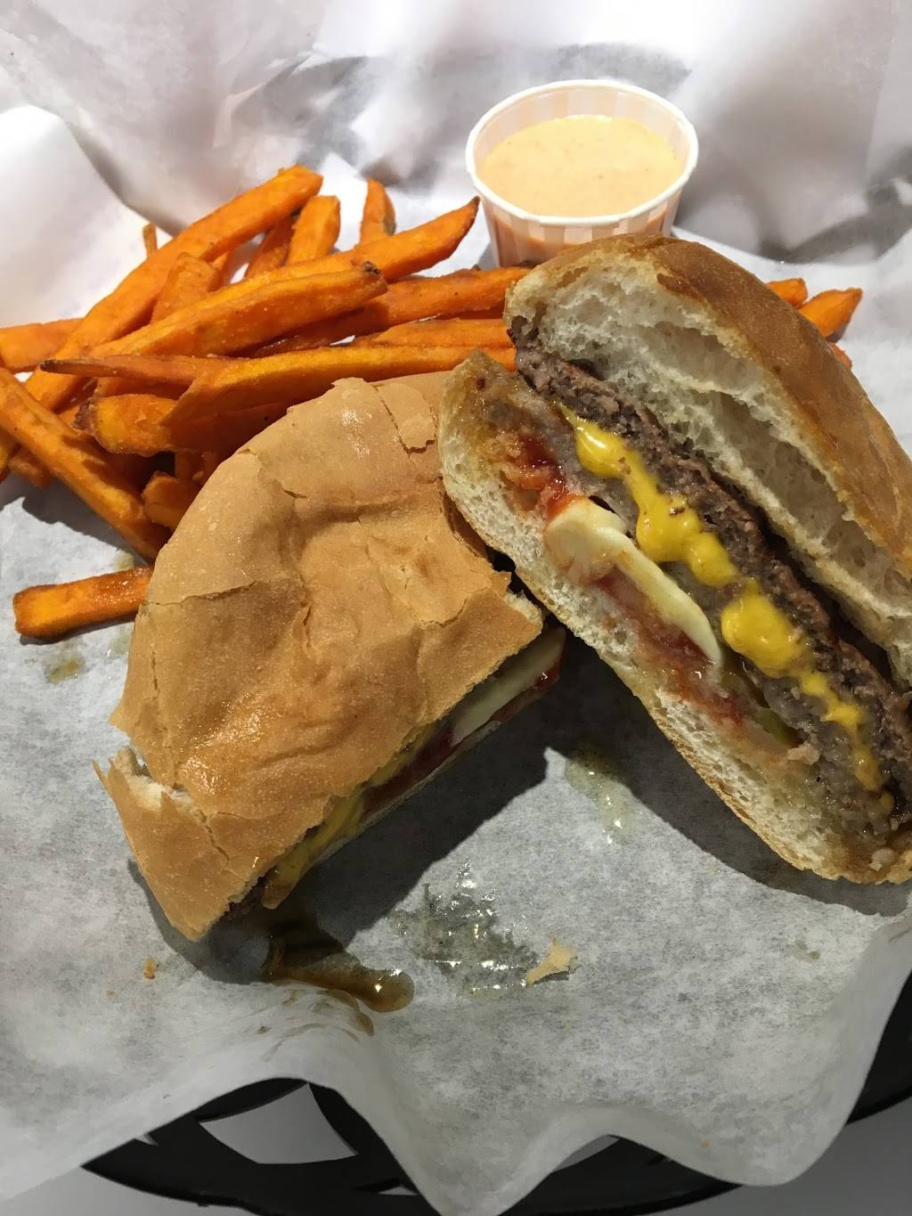 Zestys Frozen Custard & Grill | restaurant | 508 Greene Ave, Green Bay, WI 54301, USA | 9208840505 OR +1 920-884-0505