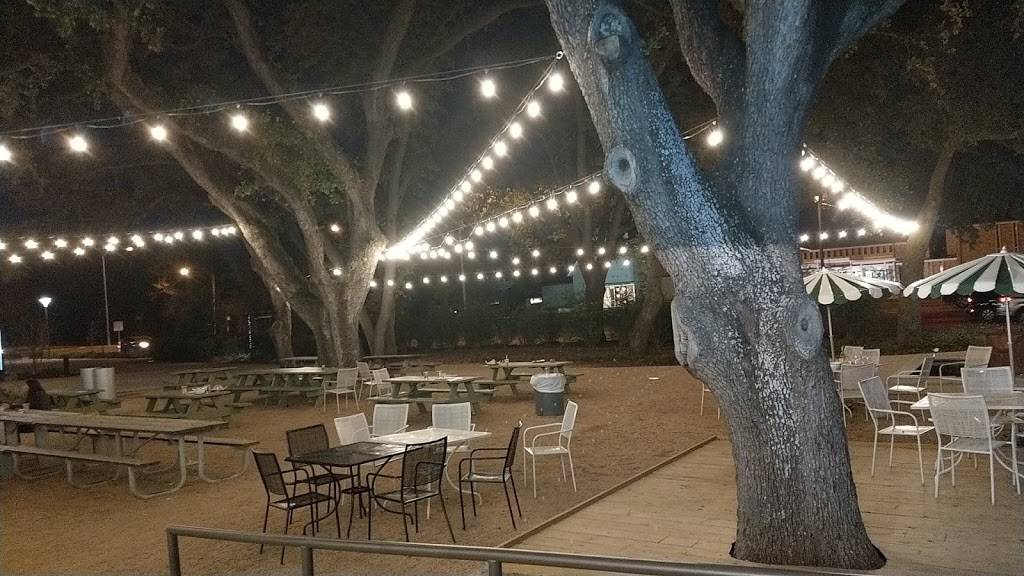 Betsys at Evelyns Park | restaurant | 4400 Bellaire Blvd, Bellaire, TX 77401, USA | 7136606692 OR +1 713-660-6692